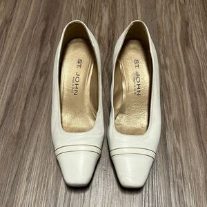 St John Vintage Square Toed Cream Gold Band Pump, Size 7